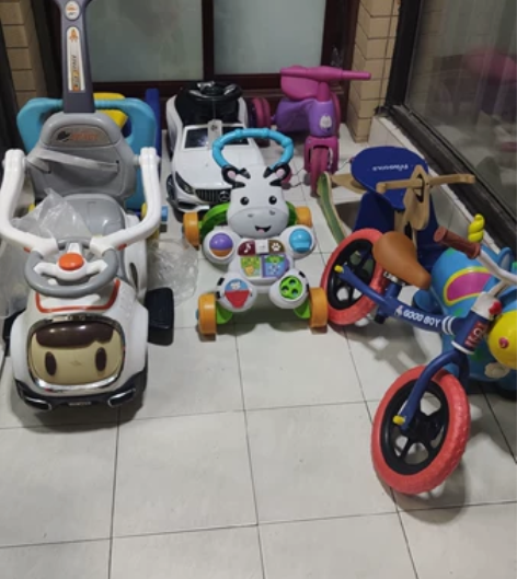 各种车车，放在阳台太占地方了， 图二是A+...