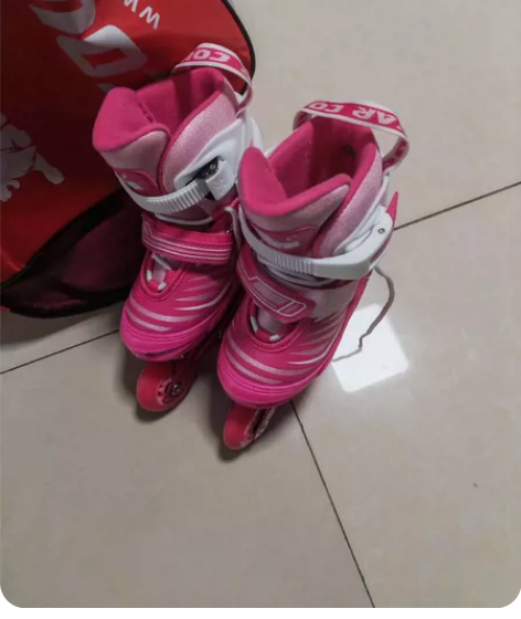 正品美洲狮儿童闪光轮滑鞋S可调26-30码...