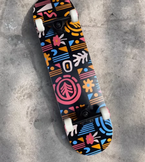 全新血亏价出售美国专业双翘滑板新手初学代步...