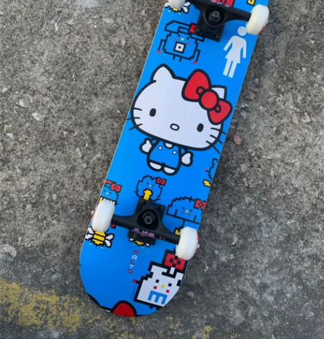 HelloKitty限量款联名滑板血亏价出...