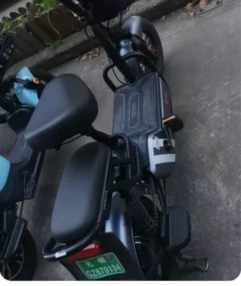 雅迪电动车 需要的自提，成色如图轻微使用痕...