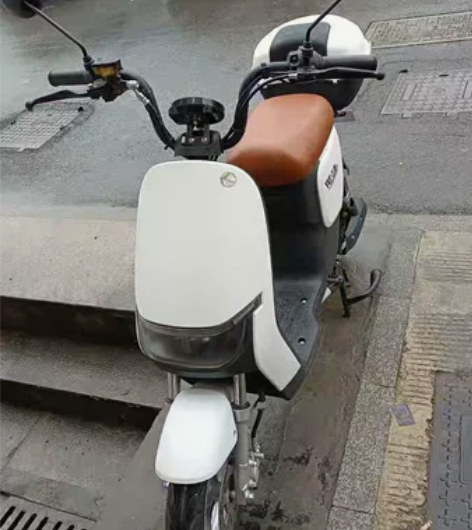 出一台9新新国标电动车，车主买来没怎么骑过...