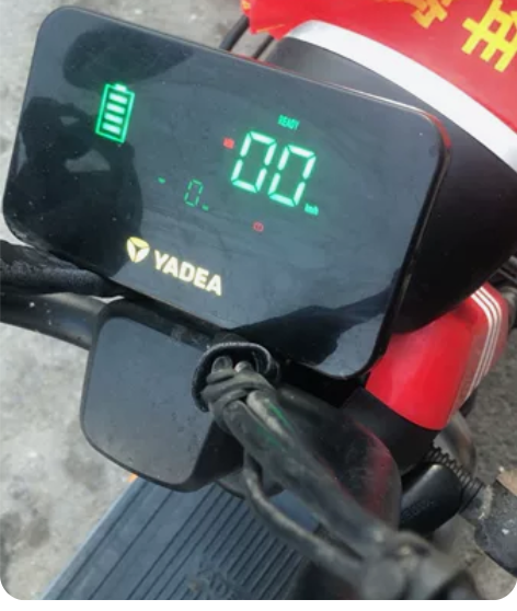 雅迪电动车 跑了1千3百公里 9成新 近光...
