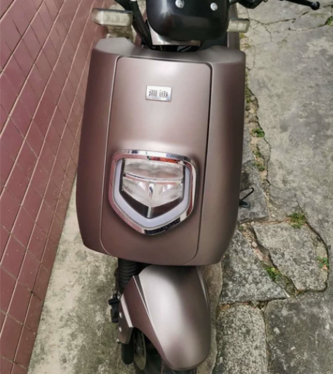 雅迪博悦铂金版72v20A，前后碟刹，9成...