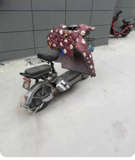 9成新雅迪电动车，装60v20安新电池，质...
