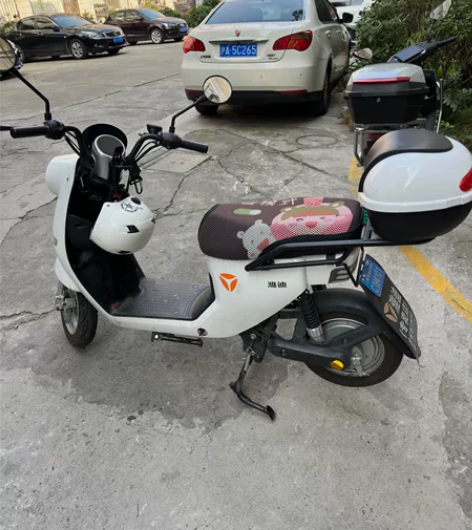 雅迪电动车 2021年8月购买 带牌带发票...