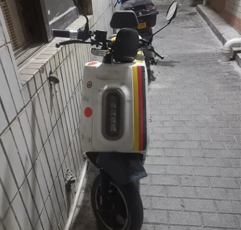 台铃狮子王投屏版不带电池出售，六个月的车，...