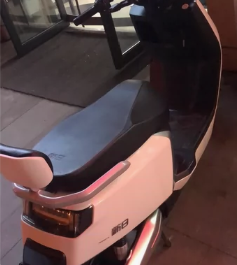 新日电瓶车 充满电大概能骑55公里左右 刚...