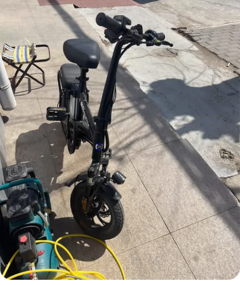 小型车头可折叠电动车，充满电续航15公里左...