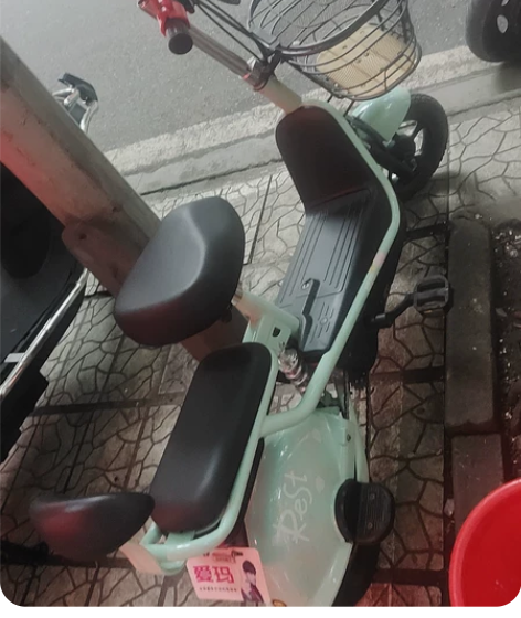 爱玛锂电简易款,再次声明是锂电池, 成色很...