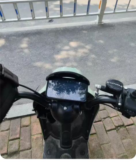 骑了一年多离开杭州了，可以上牌。有明显刮痕...