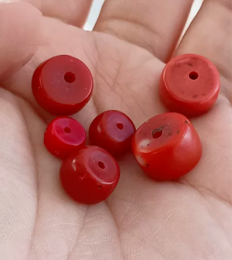 藏传老红料(密胺)一把，材质:赛璐璐。非违...