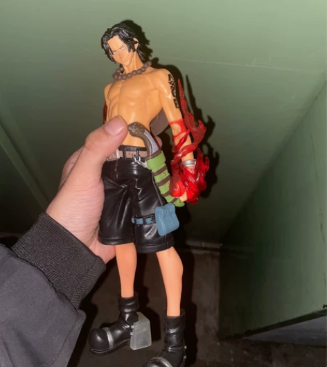 海贼王火拳艾斯手办模型 感兴趣的话点“我想...