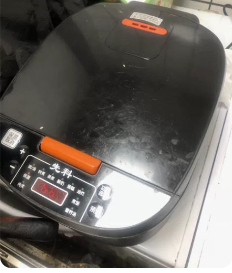 先科5l电饭锅，锅有点掉漆，便宜处理，自提...