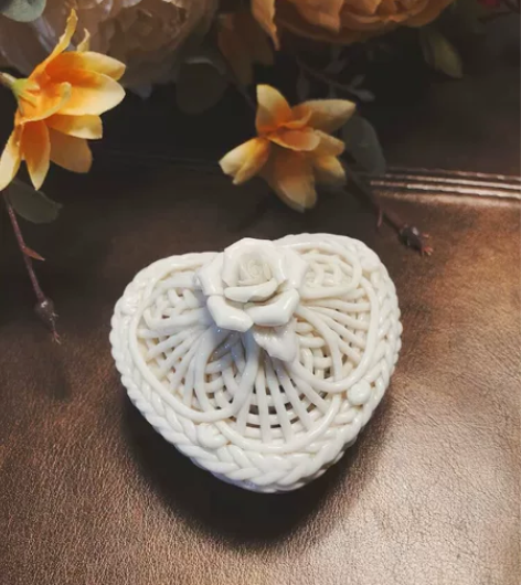 vintage编织爱心玫瑰瓷首饰盒 外国古...