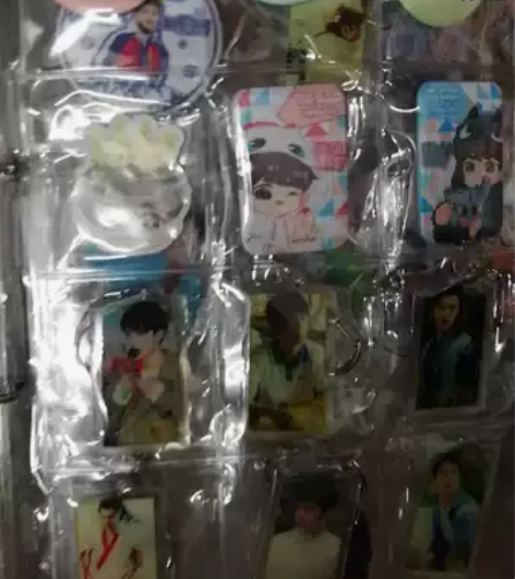 刘昊然周边  钥匙扣   胸牌  镜子  ...