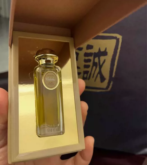 老版本爱马仕~驿马车 因为两个瓶子都长一样...