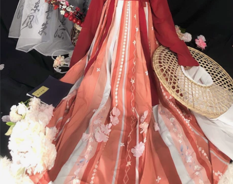 风兮阁家的《慕情》，吊牌在，还有大袖衫， ...