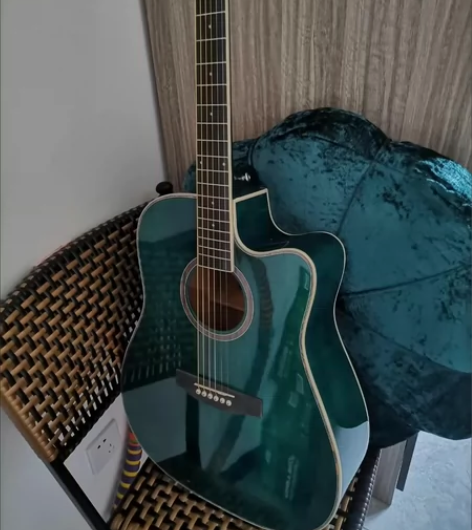 九九新 民谣吉他【琴行不做了】原价1200...