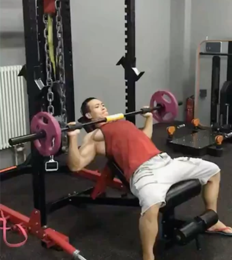 可移动杠铃杆 更加注重收缩 拒绝八字胸  ...