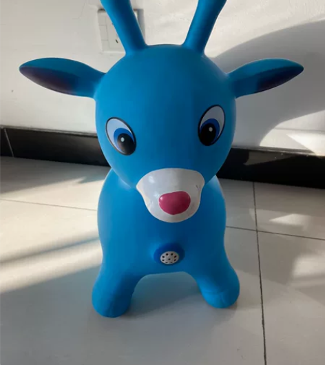 跳跳鹿 脖子那里本来带音乐,电池没有电了...