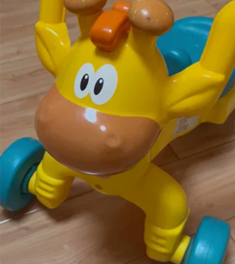 小泰克，滑步车，如图，看好了，觉得价格合适...