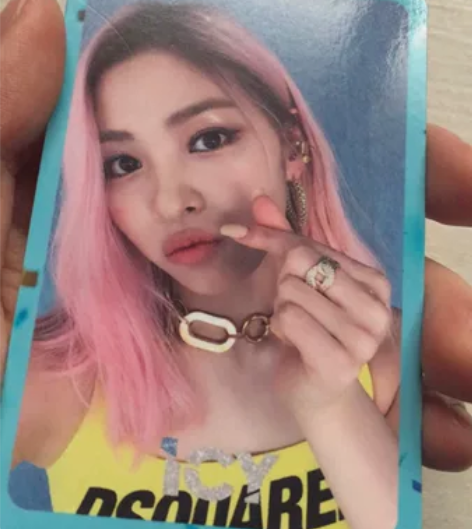 出｜itzy icy比心溜 嘟嘴溜 正面左...