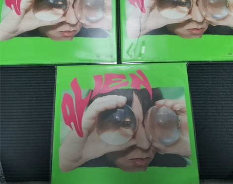 焦迈奇 新专辑 ALIEN 黑胶  三张换...