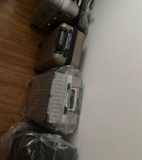 闲置行李箱旅行箱家里太多了出几个 感兴趣的...
