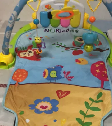 纽奇健身架买了基本没玩，摇铃少了一个（介意...