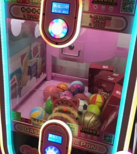 双层粉色扭蛋机，机器很重全金属加钢化玻璃外...