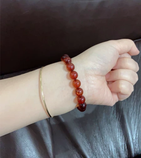 天然琥珀手链，血珀，清闲置。 产地波罗的海...