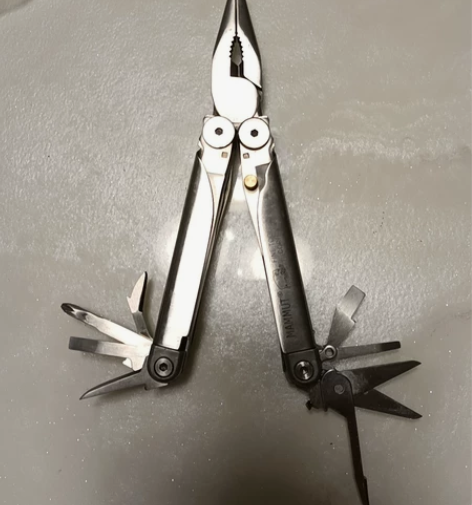 闲置多功能折叠钳，现100出，售出后不退不...