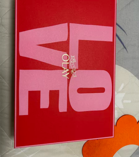 全新未拆分的礼盒套盒装，全部产品 15 件...