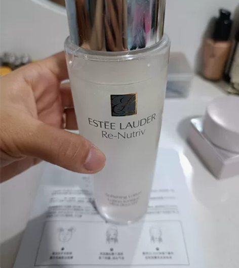 雅诗兰黛白金级紧肤滋润精华水,250毫升的...