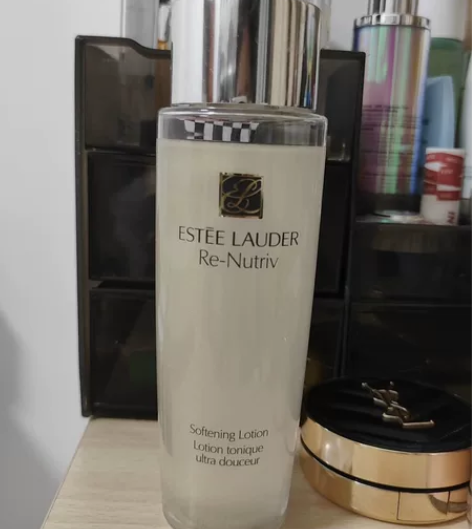 雅诗兰黛白金精华水 开封只用了一点,因为最...