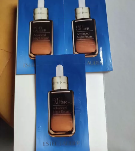 雅诗兰黛小样，樱花微精华露2袋（保质期到今...