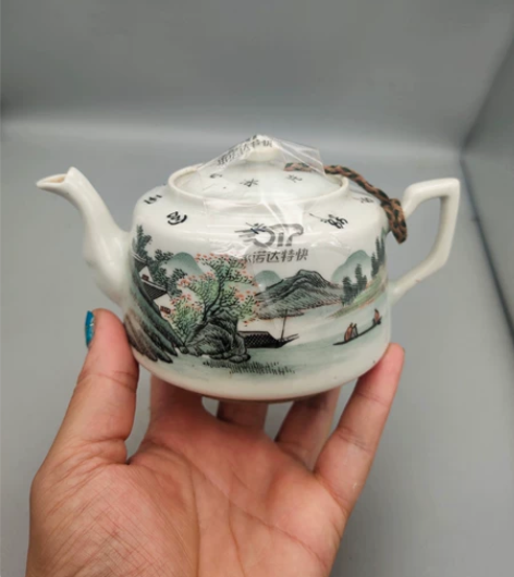 民国大家的精品山水小壶一把，玉壁底，壶型和...