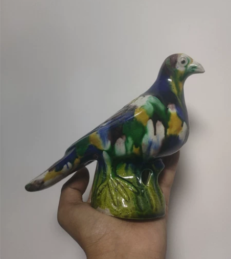 清代 三彩瓷鸟。很少见。很漂亮。脚下掉了一...