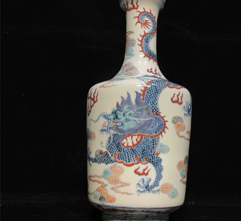 清晚乾隆款青花斗彩祥雲龍凤纹赏瓶 口8高3...