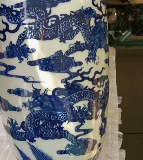 青花瓷龙纹大瓶子40公分高，手绘青花，下面...