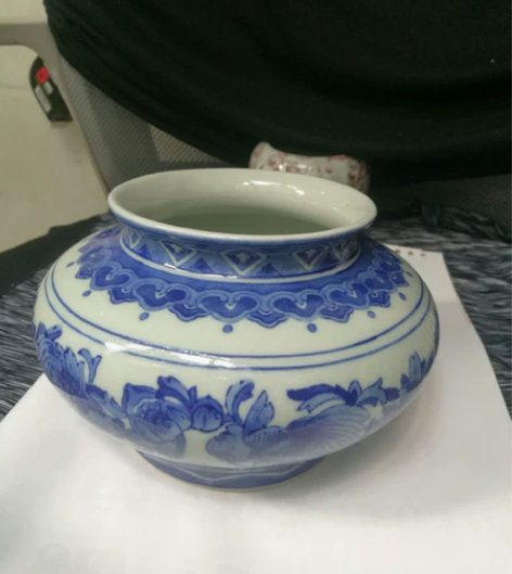 博古架上的精品，老瓷器笔洗摆件，合适有品味...
