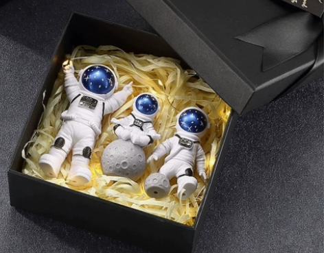 《礼盒装清仓》宇航员小摆件 太空人模型 现...