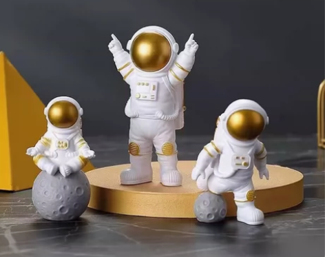 商店不开了还剩50套小宇航员摆件小太空人模...