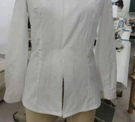 服装设计工艺作业，合体型女衬衫。白胚布面料...