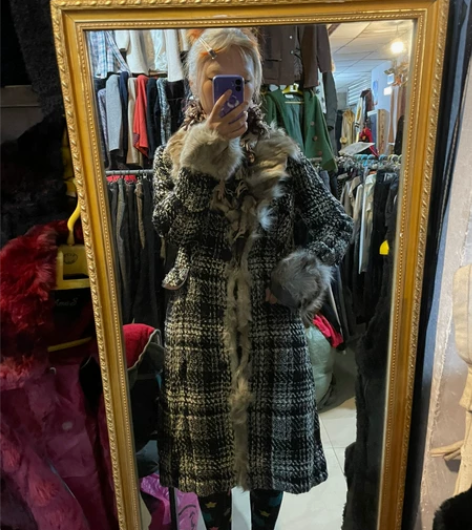 领口袖口都是毛毛的时装大衣 保暖 又可爱又...