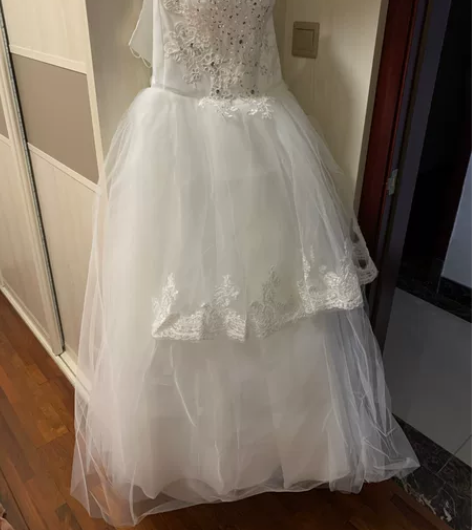 婚纱 全新 齐地全新未穿过，绑带设计，可以...