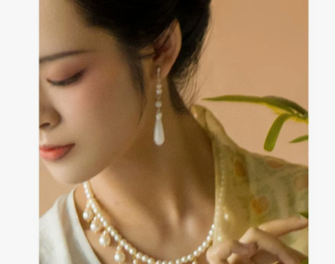 幽兰天然玉石古典耳环