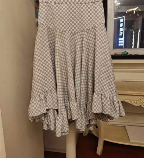 日本大摆裙，腰围68  裙长60. 感兴趣...