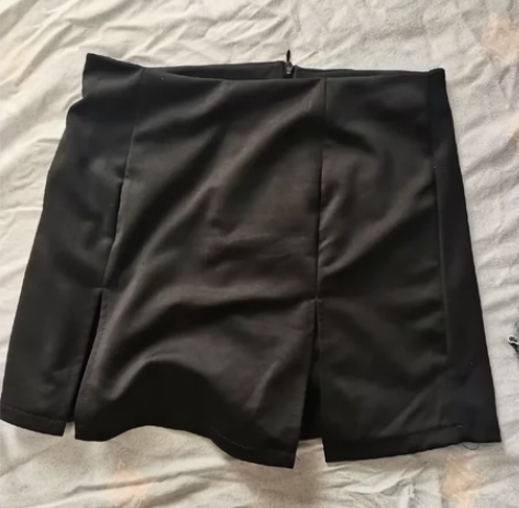 黑色一步裙，半裙，带内衬质量特别好 感兴趣...